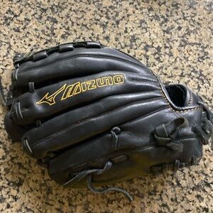 Mizuno MVP Prime youth baseball glove